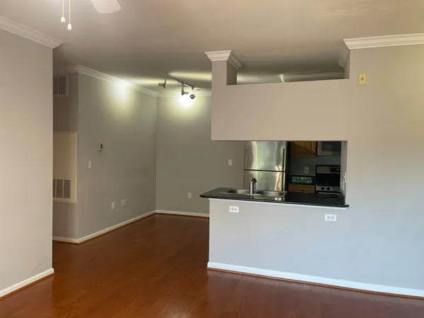 $1,950 | 12124 Garden Ridge Lane, Unit 301, Fairfax, VA 22030