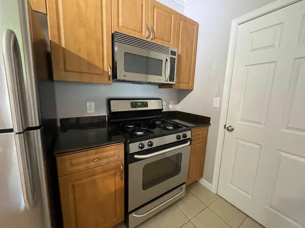 $1,950 | 12124 Garden Ridge Lane, Unit 301, Fairfax, VA 22030