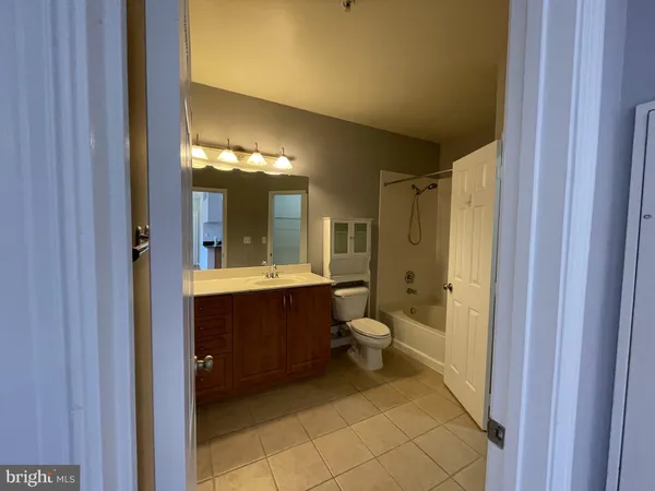 $1,950 | 12124 Garden Ridge Lane, Unit 301, Fairfax, VA 22030