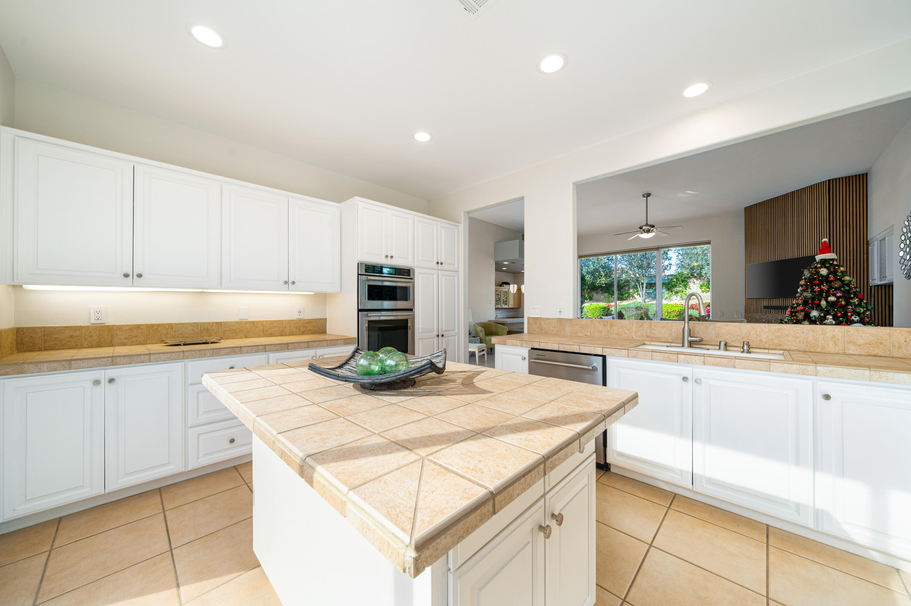 79060 River Rock Road La Quinta, CA 92253 - Photo 14 of 36 Kitchen