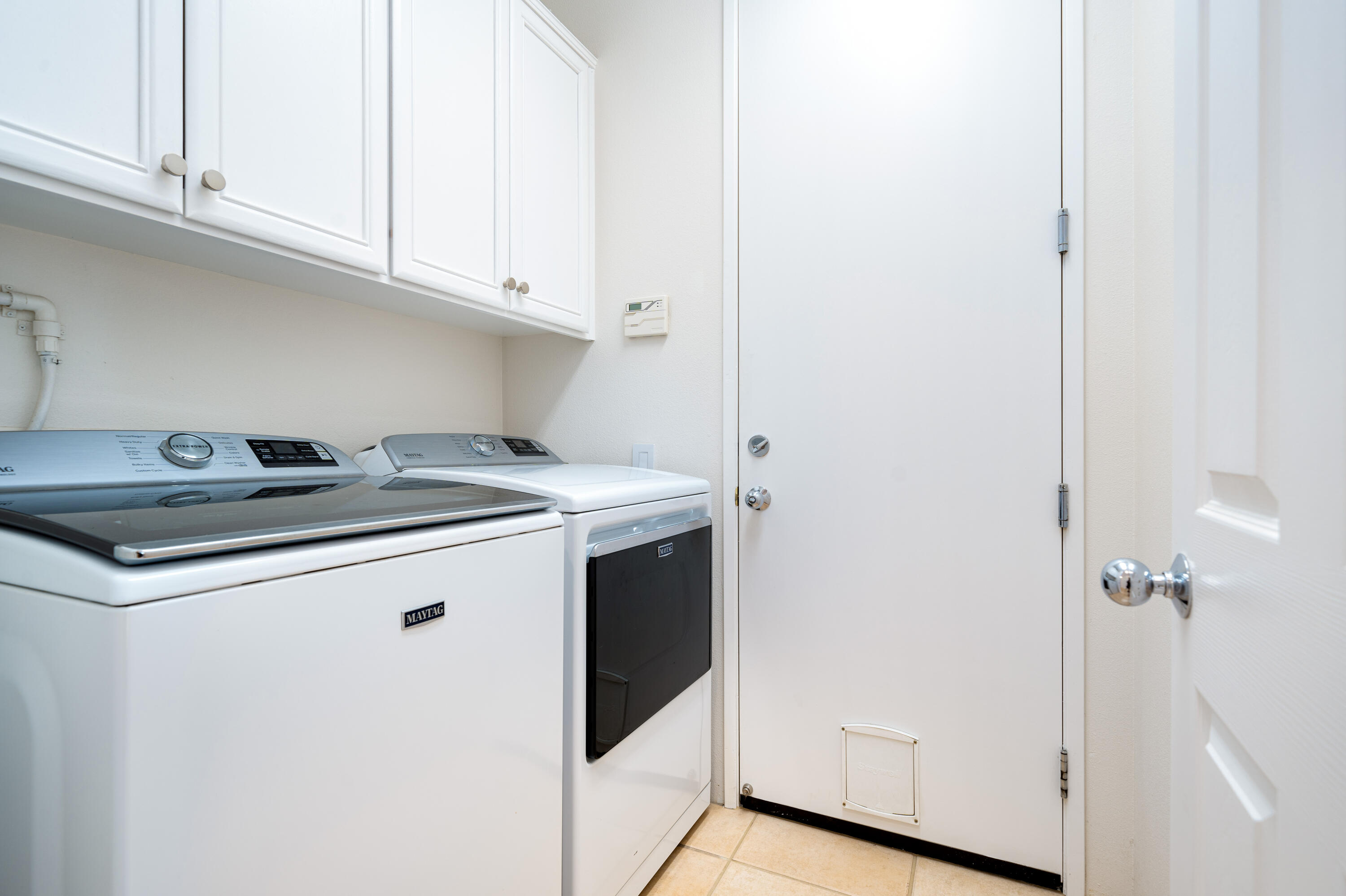 79060 River Rock Road La Quinta, CA 92253 - Photo 24 of 36 a utility room with dryer and washer