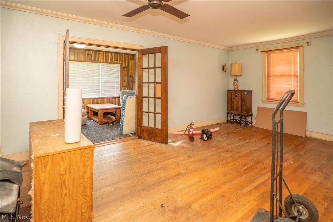 522 Massillon Road Akron, OH 44306 - Photo 8 of 27 Living Room
