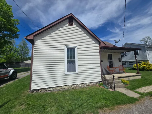 $185,000 | 504 Railroad Avenue, Aurora, IN 47001