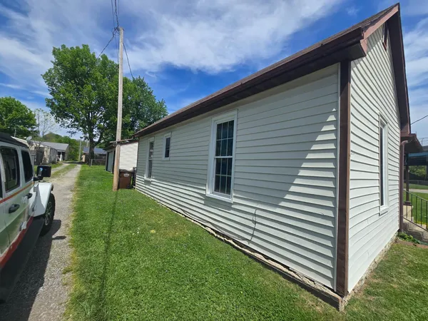 $185,000 | 504 Railroad Avenue, Aurora, IN 47001