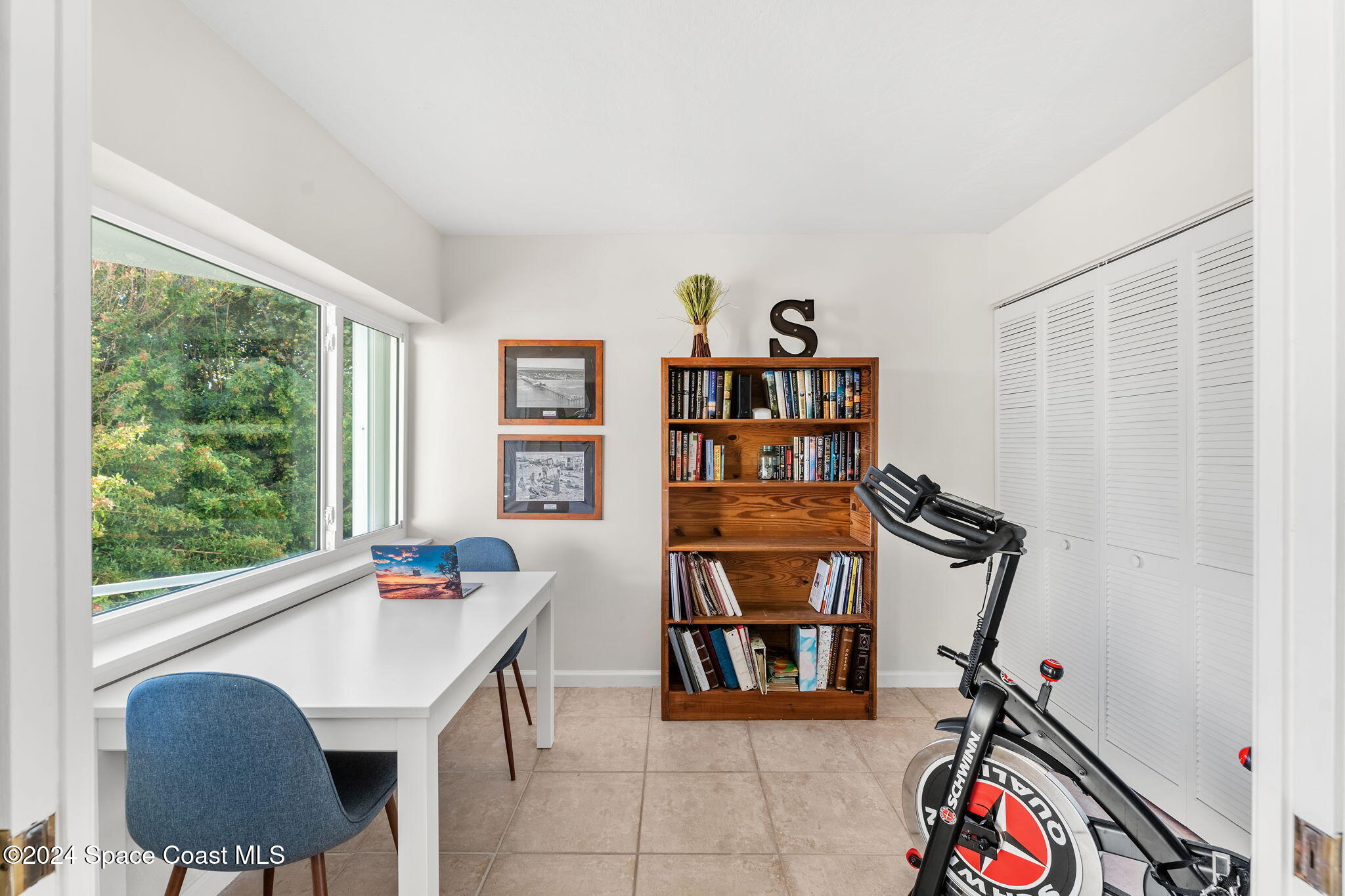 6355 South Hwy A1A, Unit 5 Melbourne Beach, FL 32951 - Photo 21 of 37 a room with furniture and a book shelf