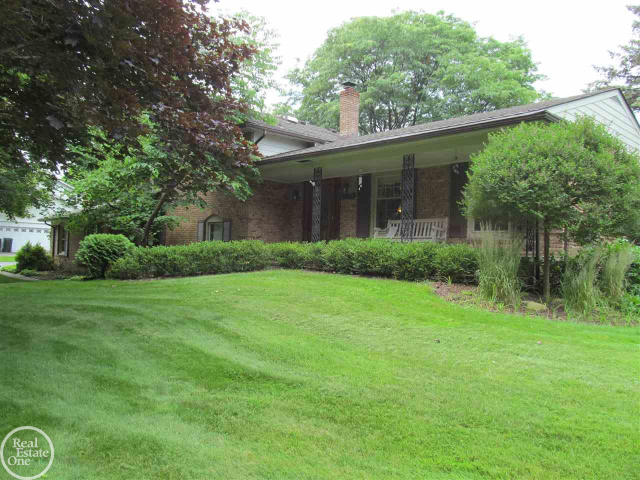 235 Shagbark Drive Rochester Hills, MI 48309 - Photo 3 of 26