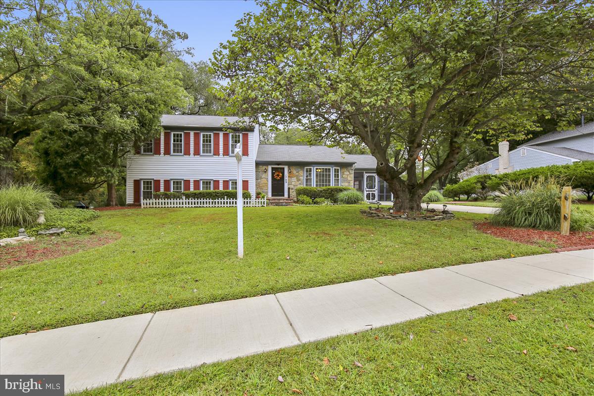 Beautiful, spacious home on half an acre!