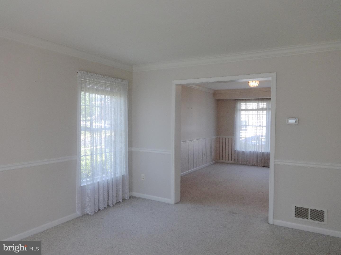 563 Ridge Avenue Spring City, PA 19475 - Photo 4 of 24 Living Room