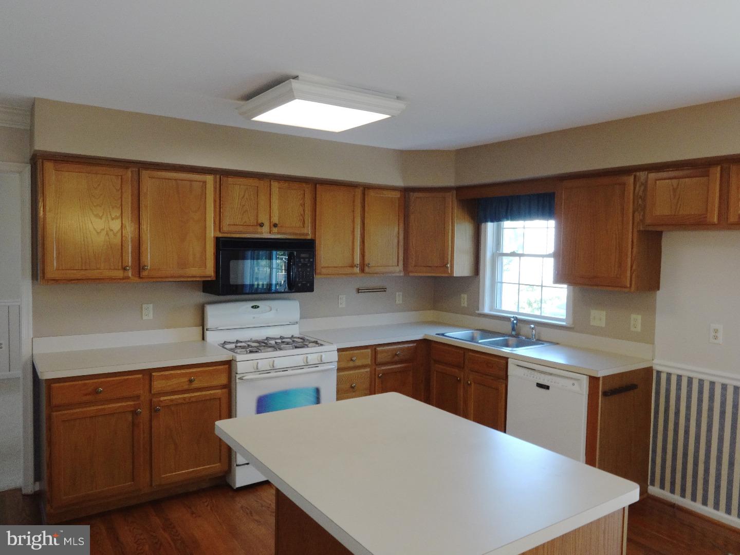 563 Ridge Avenue Spring City, PA 19475 - Photo 6 of 24 Kitchen