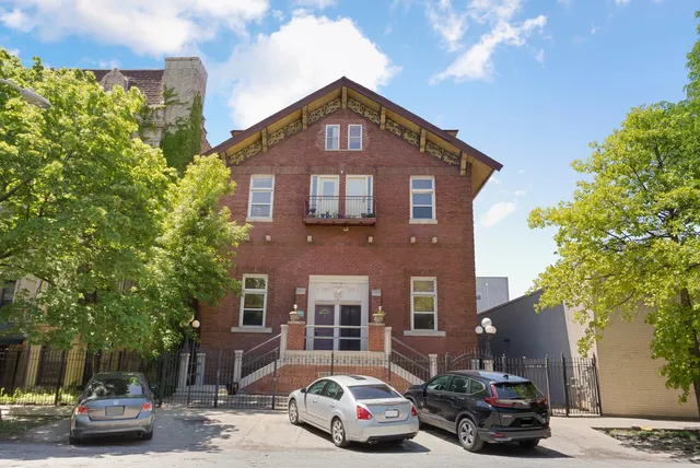 $2,750 | 2350 North Kedzie Boulevard, Unit M, Chicago, IL 60647