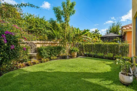 $895,000 | 9905 Coronado Lake Drive, Boynton Beach, FL 33437