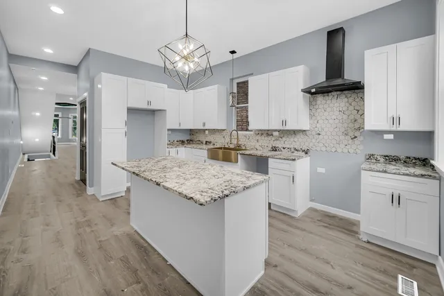 $725,000 | 4343 South Ellis Avenue, Chicago, IL 60653