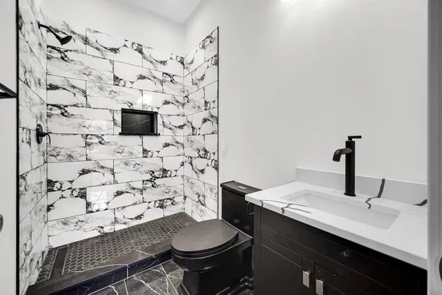 $725,000 | 4343 South Ellis Avenue, Chicago, IL 60653