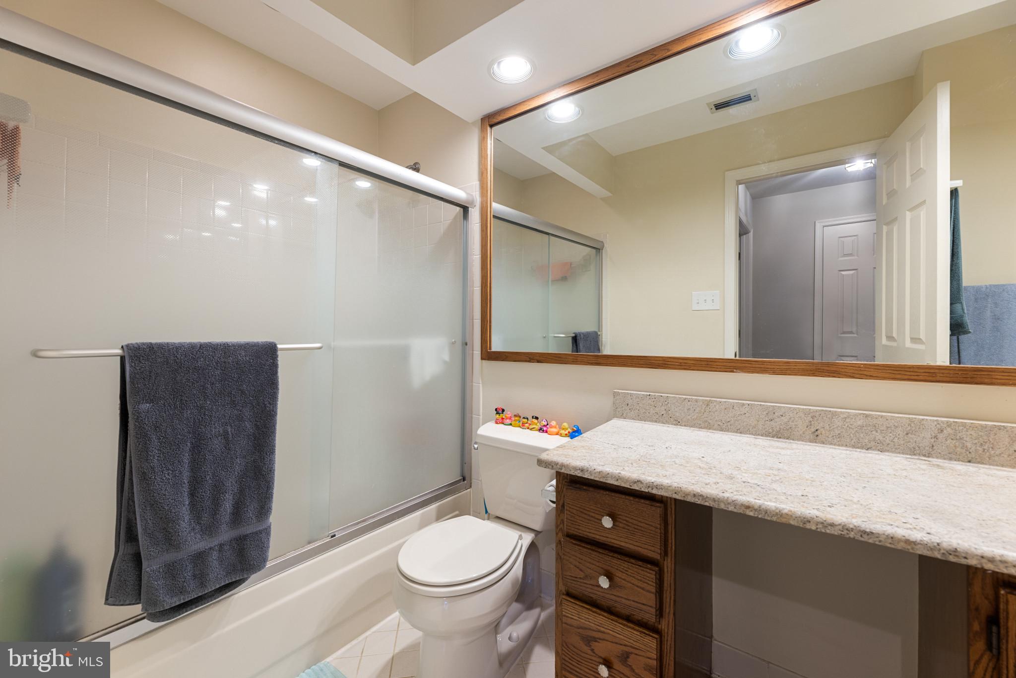 6189 Hidden Canyon Road Centreville, VA 20120 - Photo 31 of 48 Full hall bathroom