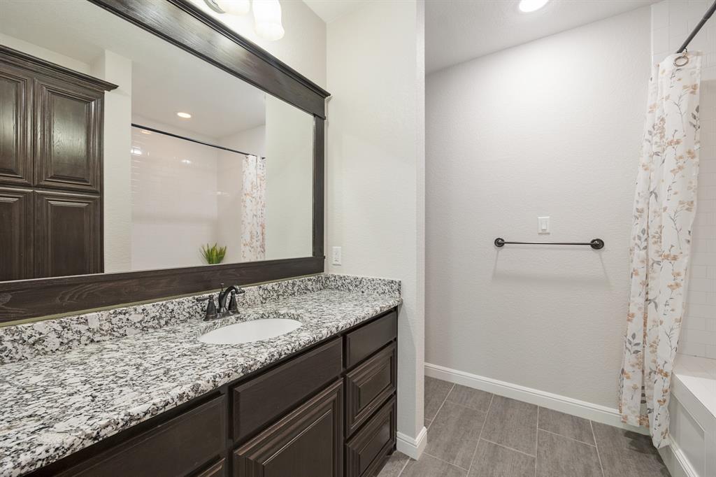 1619 Bloomfield Road Valley View, TX 76272 - Photo 28 of 39 Upstairs bathroom