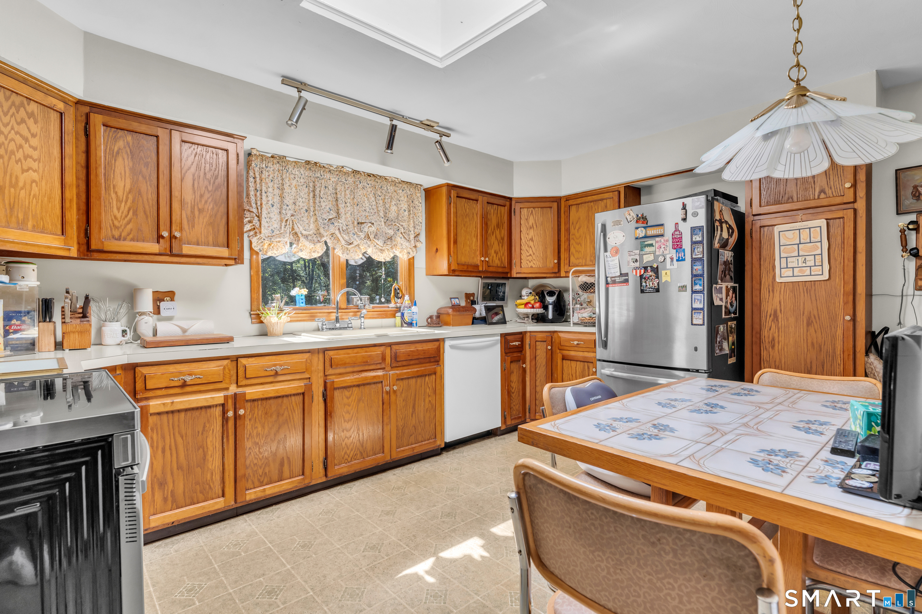704 Towner Swamp Road Guilford, CT 06437 - Photo 11 of 39