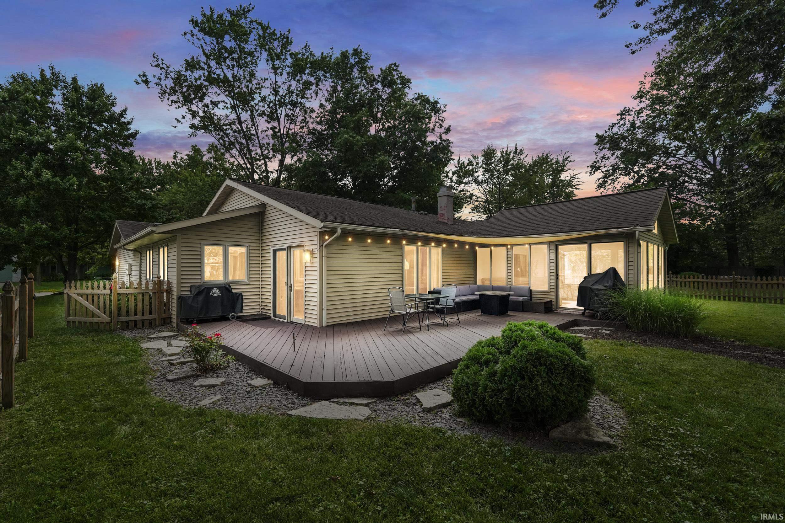 6335 Tanbark Trail Fort Wayne, IN 46835 - Photo 2 of 44