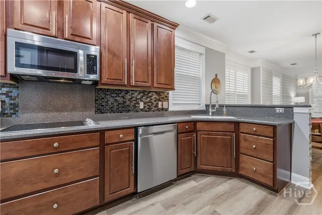 $325,000 | 305 Lakeview Drive, Pooler, GA 31322