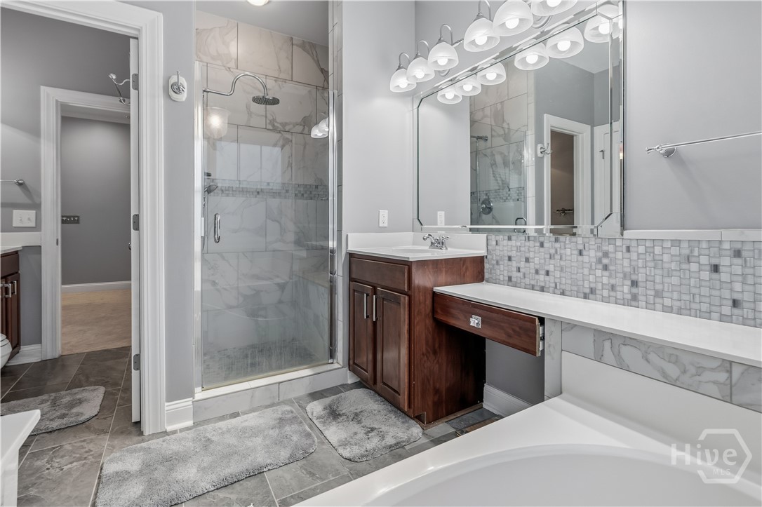 305 Lakeview Drive Pooler, GA 31322 - Photo 29 of 41 Bathroom attached to bedroom #3