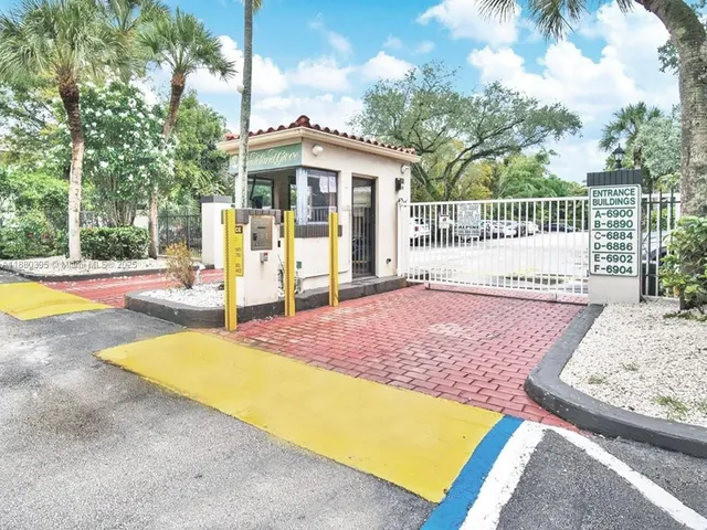 $1,850 | 6886 North Kendall Drive, Unit D101, Pinecrest, FL 33156