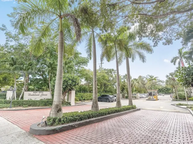 $1,850 | 6886 North Kendall Drive, Unit D101, Pinecrest, FL 33156