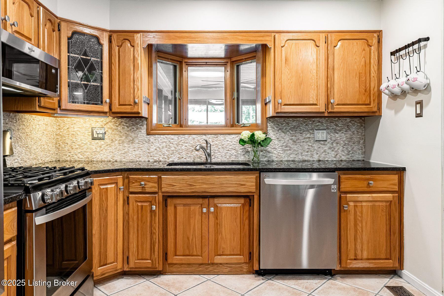 8703 Waltlee Road Louisville, KY 40291 - Photo 12 of 44 photo_online_011