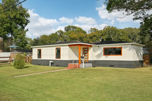 a view of a house with a outdoor space