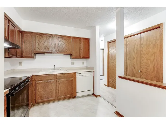 $126,900 | 1000 41st Avenue Northeast, Unit 204, Columbia Heights, MN 55421