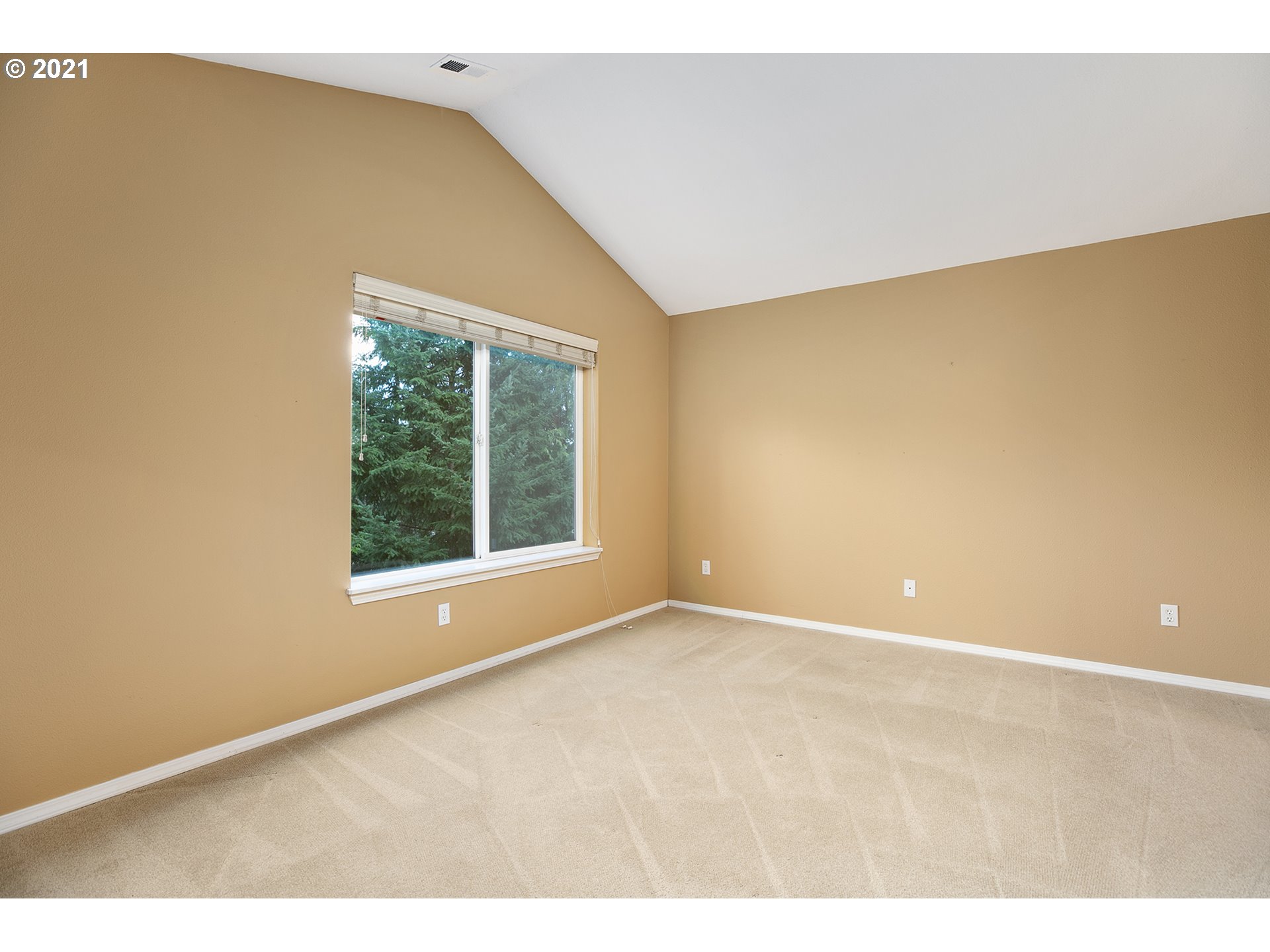 3737 Southwest Stephenson Street Portland, OR 97219 - Photo 11 of 23 Gallery Image 11