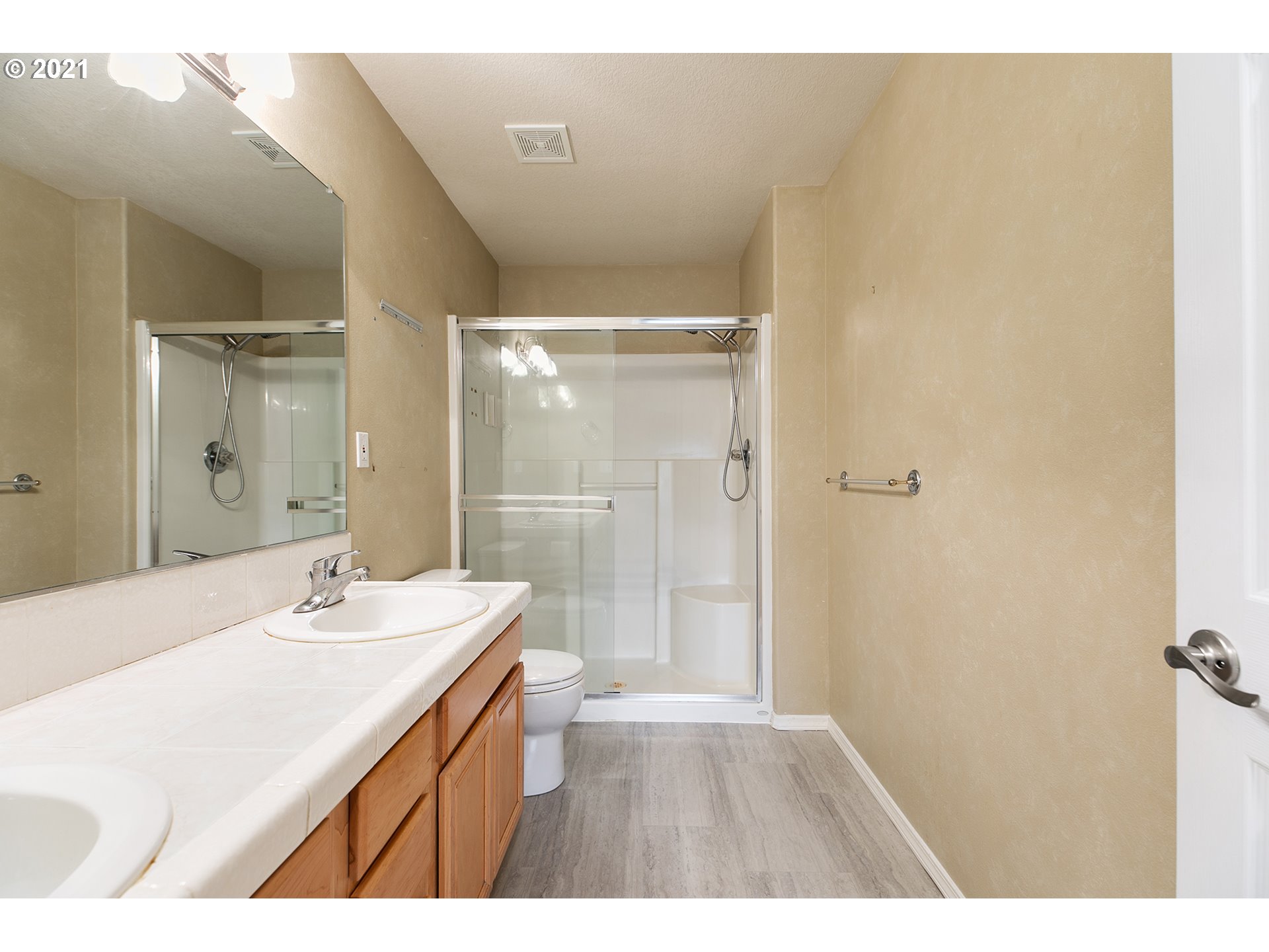 3737 Southwest Stephenson Street Portland, OR 97219 - Photo 14 of 23 Gallery Image 14