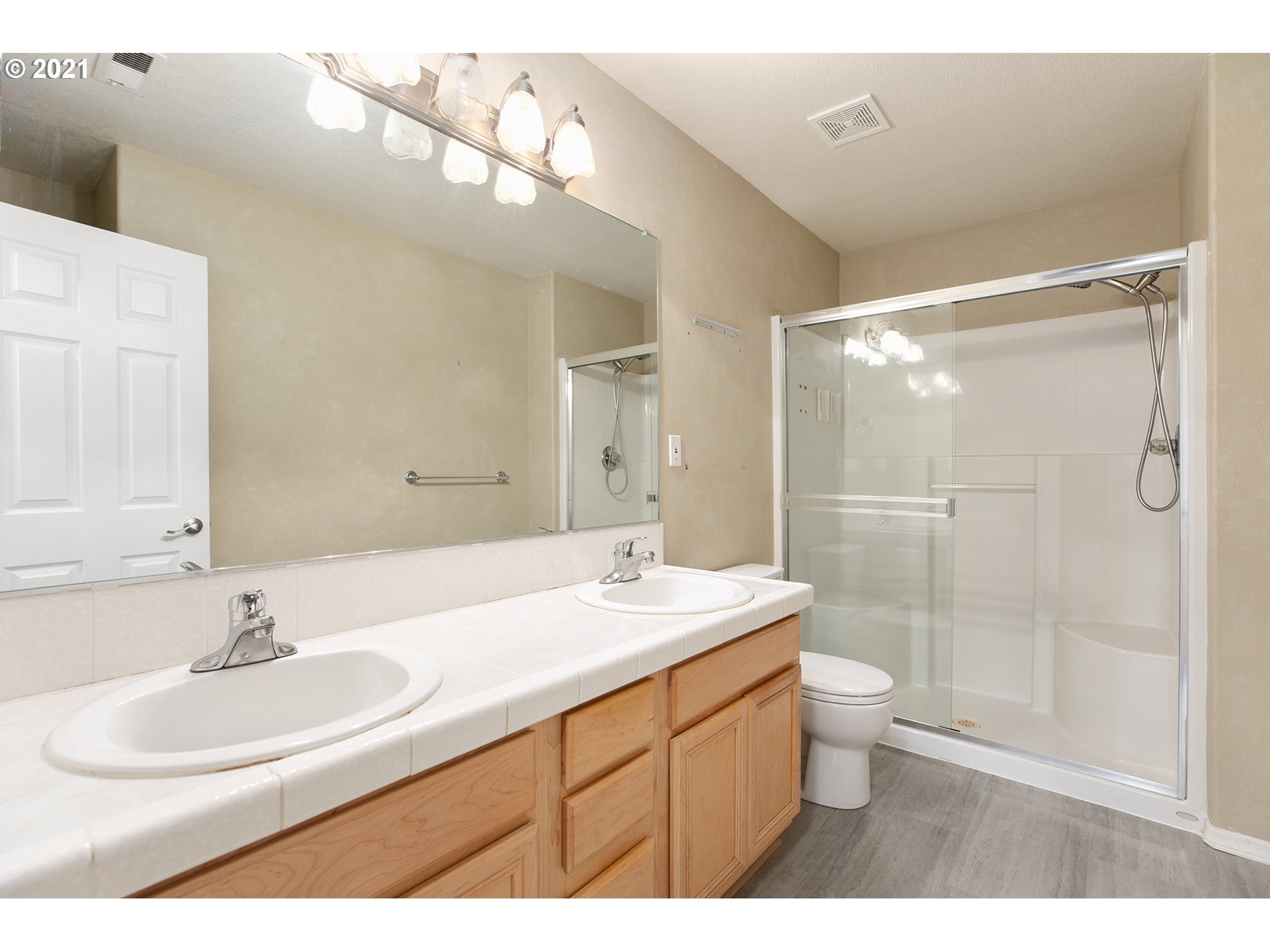 3737 Southwest Stephenson Street Portland, OR 97219 - Photo 15 of 23 Gallery Image 15
