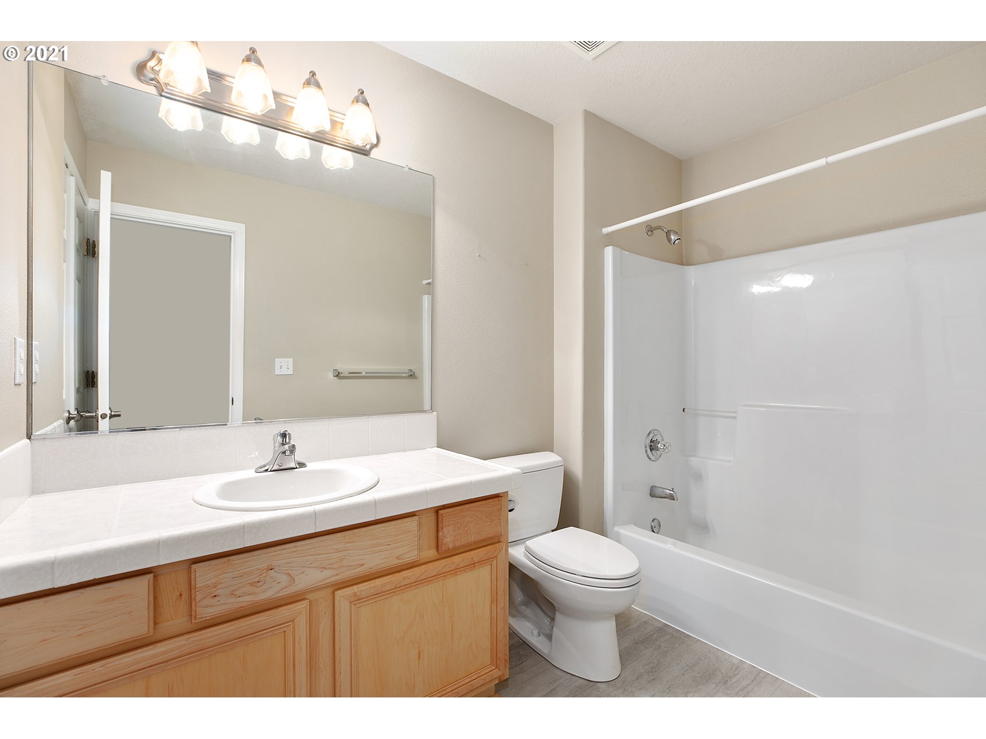 3737 Southwest Stephenson Street Portland, OR 97219 - Photo 17 of 23 Gallery Image 17