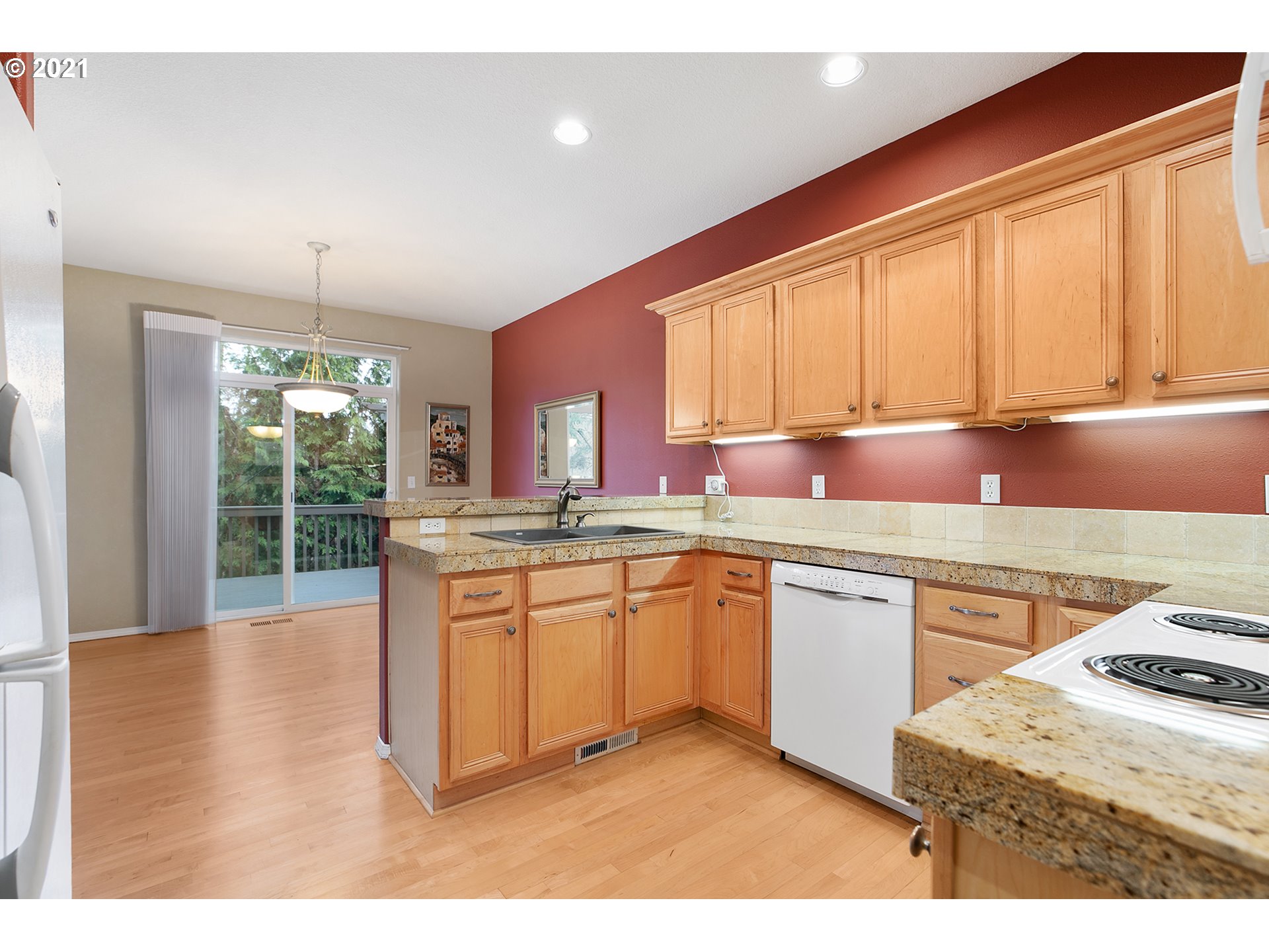 3737 Southwest Stephenson Street Portland, OR 97219 - Photo 6 of 23 Gallery Image 6