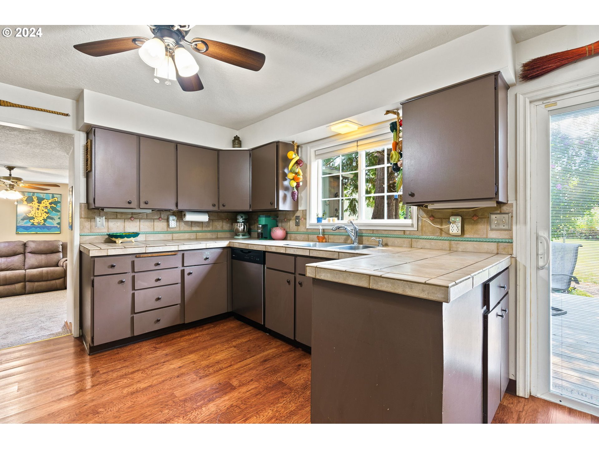 4722 Southeast Chase Road Gresham, OR 97080 - Photo 13 of 34 Gallery Image 13