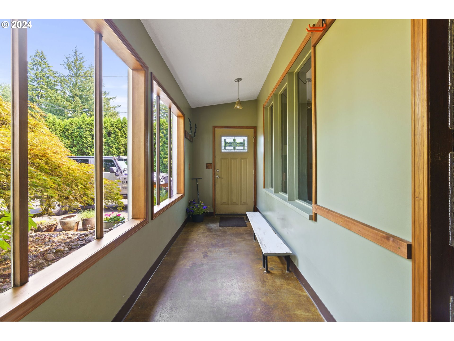 4722 Southeast Chase Road Gresham, OR 97080 - Photo 3 of 34 Porch, Screened in