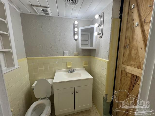 5733 Orange Street Milton, FL 32570 - Photo 10 of 32 a bathroom with a sink toilet and mirror