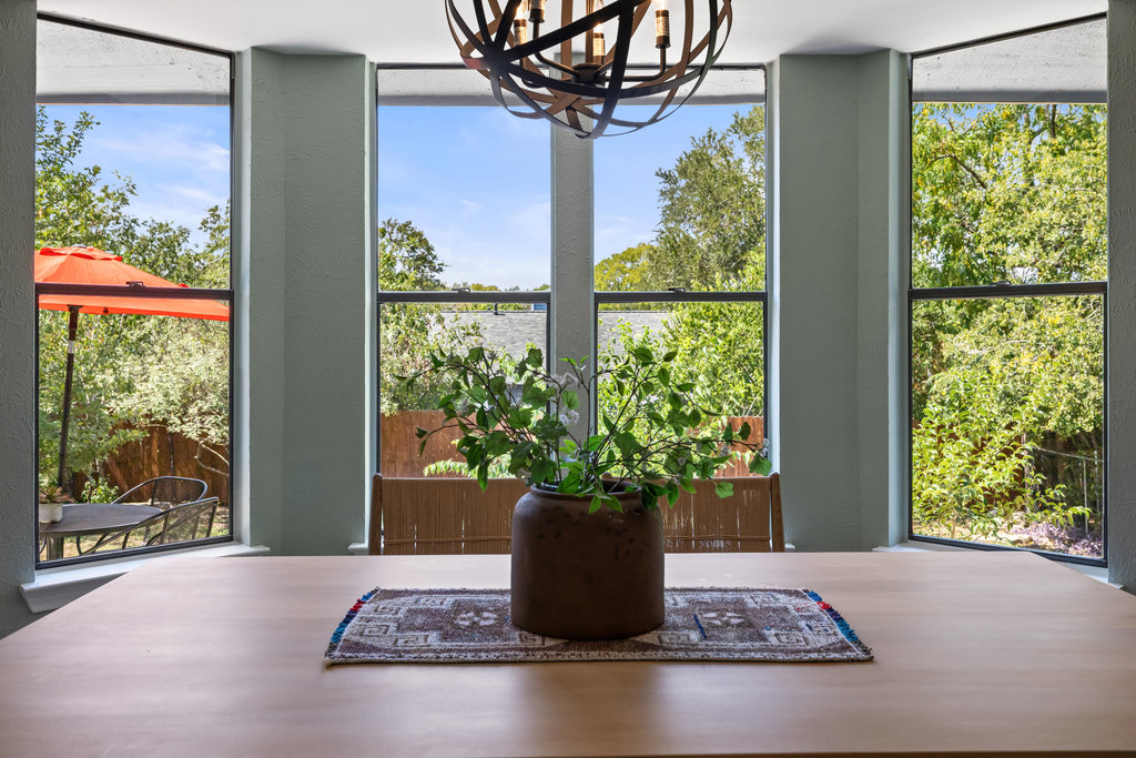 7812 Turquoise Trail Austin, TX 78749 - Photo 11 of 28 a view of a vase of flowers sitting on a table