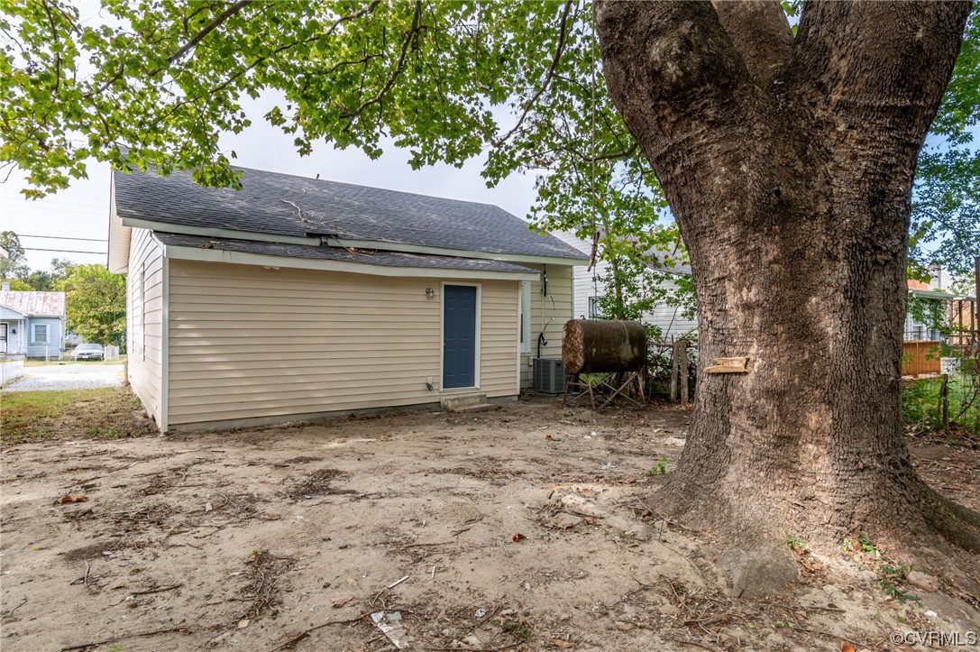 117 Spring Street Petersburg, VA 23803 - Photo 20 of 22 a backyard of a house with yard and outdoor seating