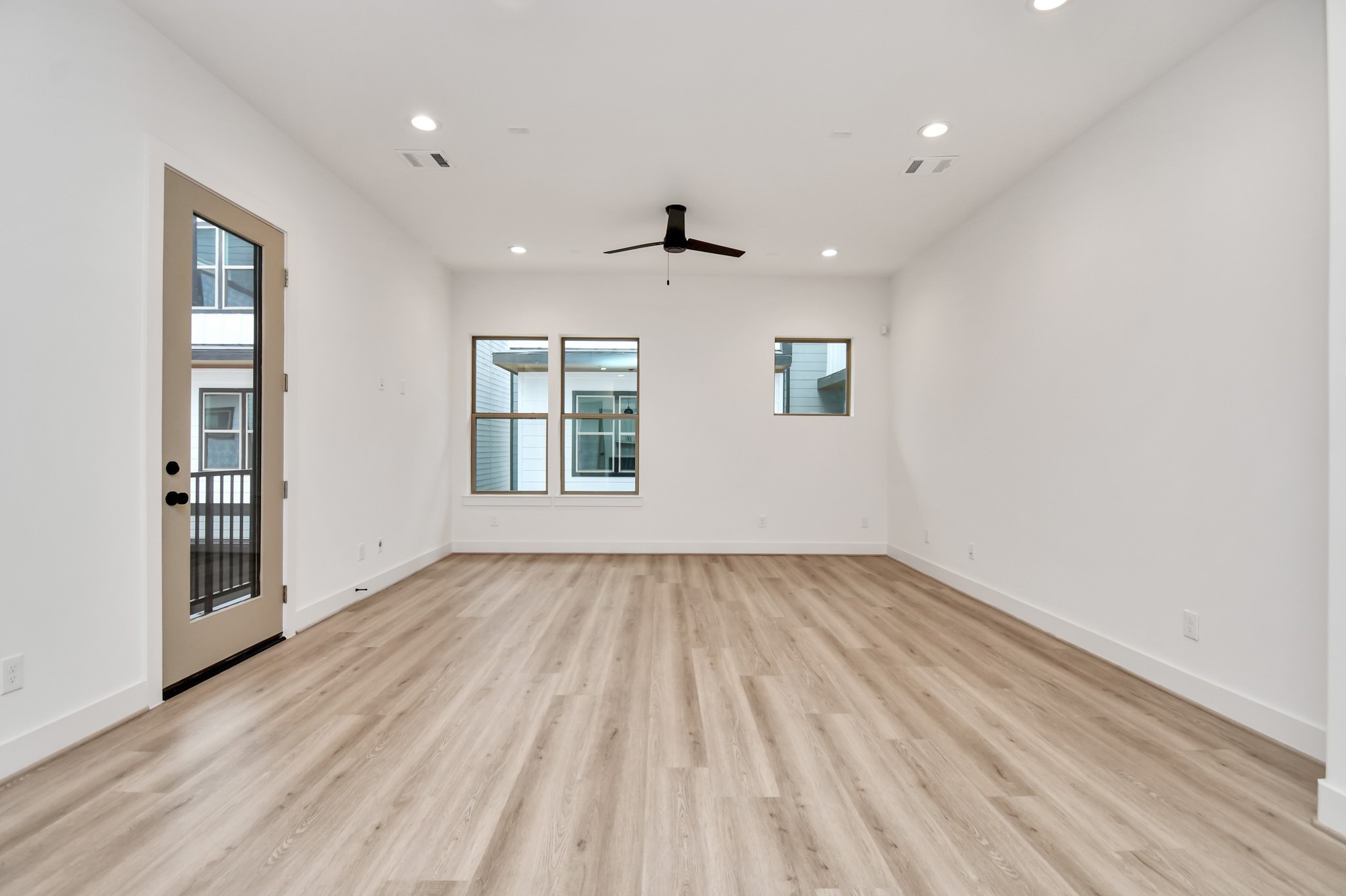2335 Eagle Street Houston, TX 77004 - Photo 17 of 26 an empty room with wooden floor and windows