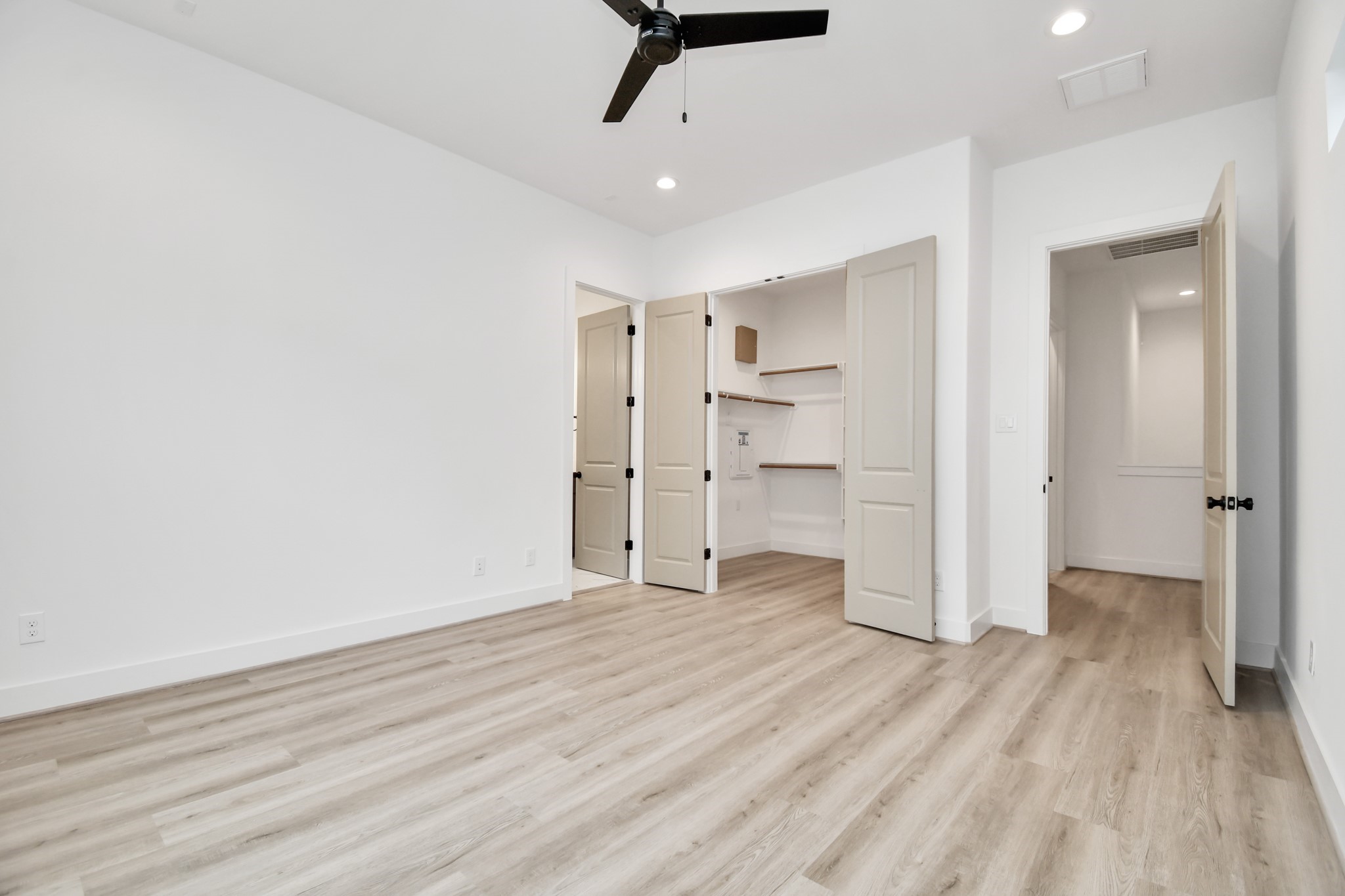 2335 Eagle Street Houston, TX 77004 - Photo 22 of 26 a view of empty room with wooden floor