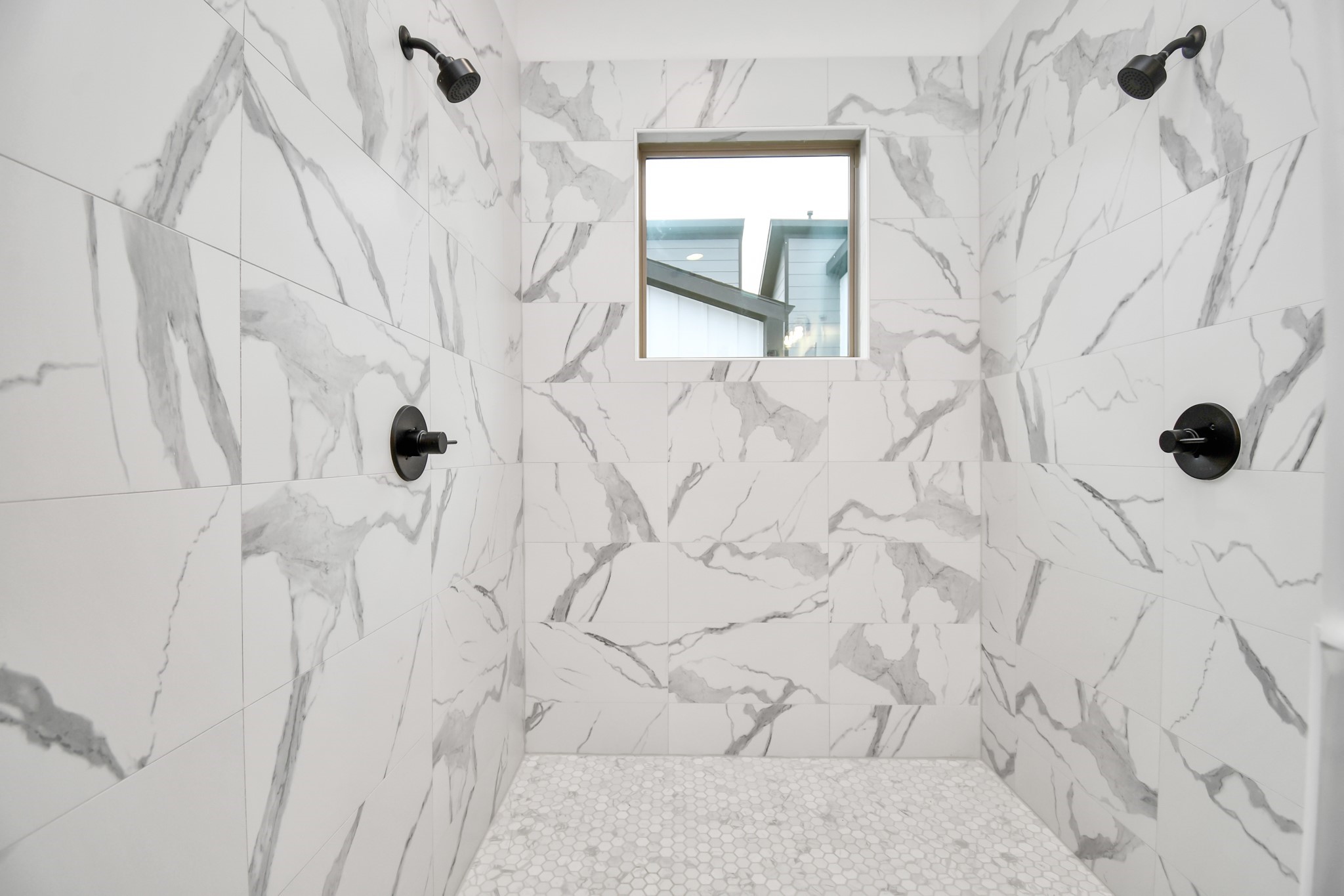 2335 Eagle Street Houston, TX 77004 - Photo 25 of 26 a bathroom with a shower