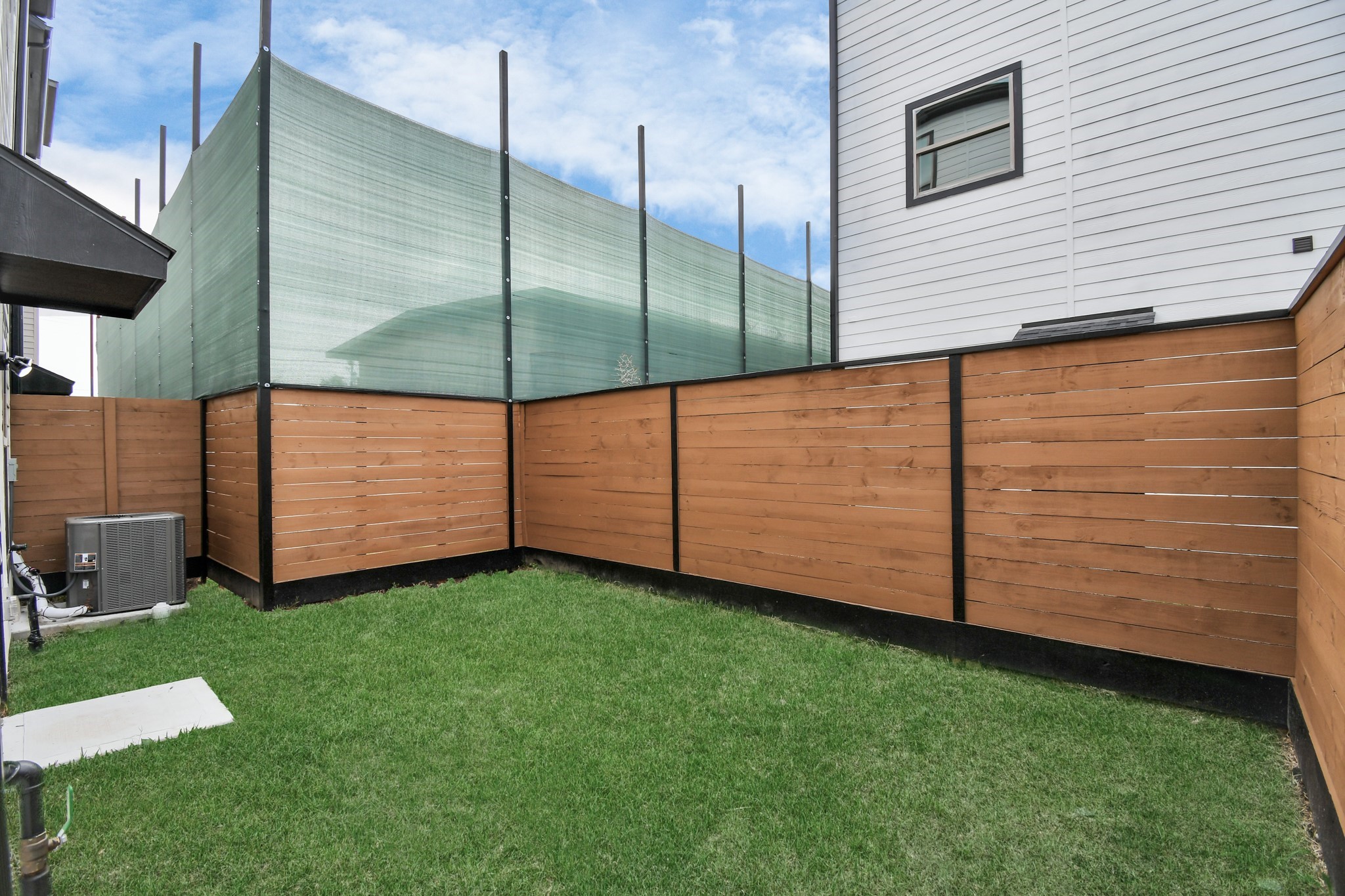 2335 Eagle Street Houston, TX 77004 - Photo 26 of 26 a view of a back yard of the house