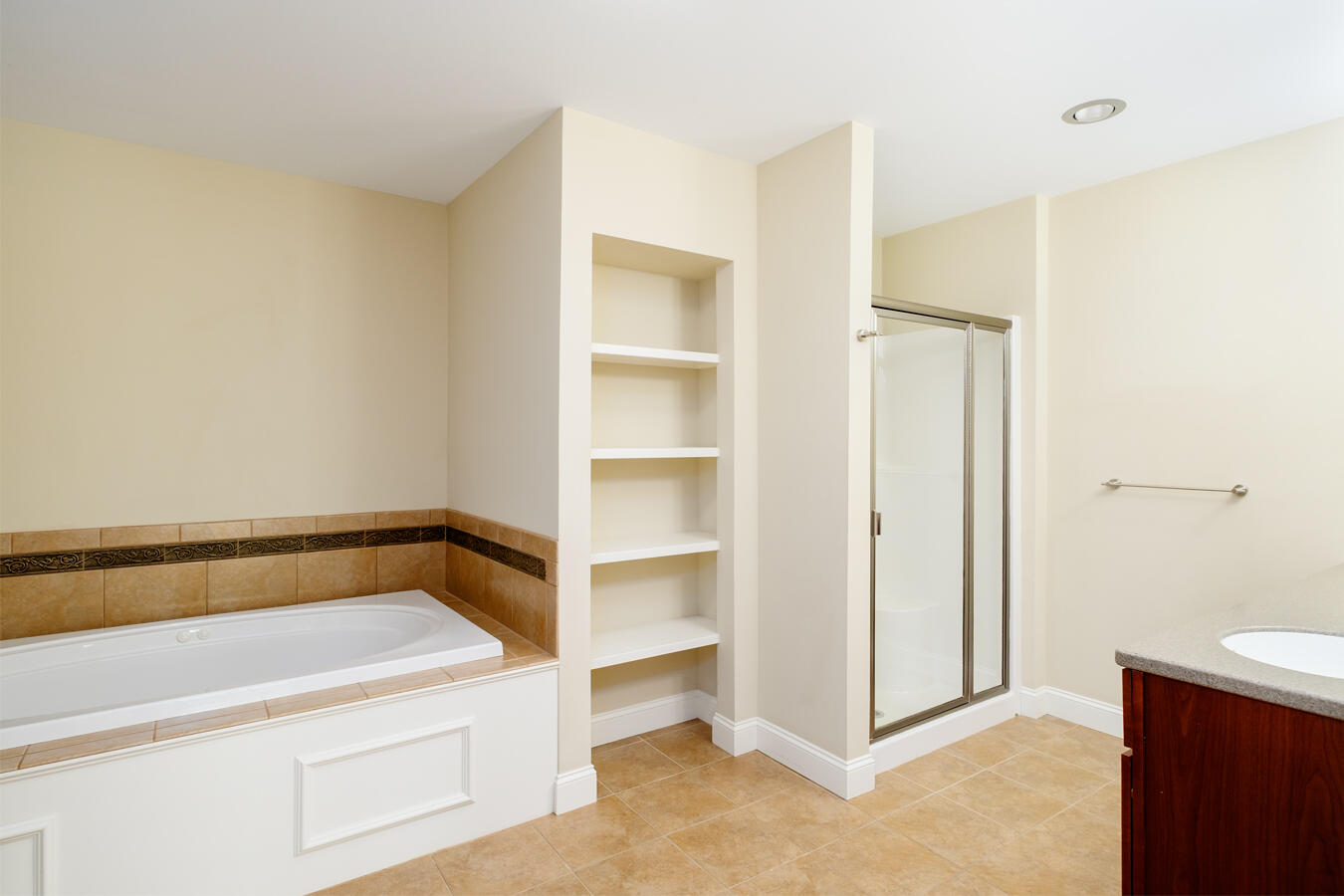 100 Shepard's Cove Road, Unit H305 Kittery, ME 03904 - Photo 25 of 45 Primary bath