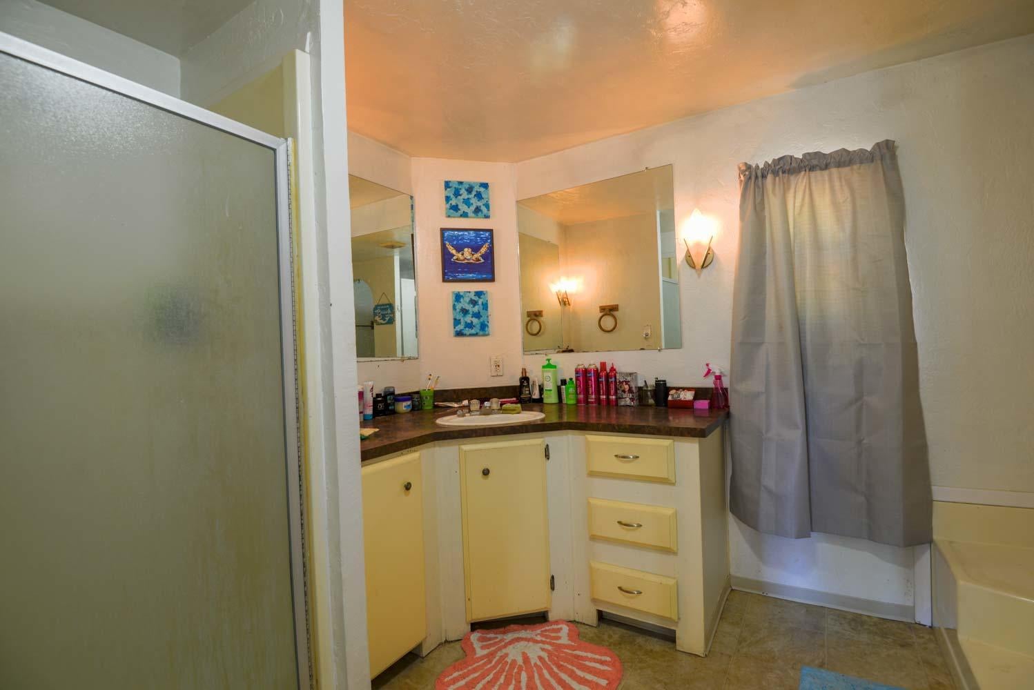 9757 Blackwell Road Central Point, OR 97502 - Photo 13 of 28 _ALB8492-HDR