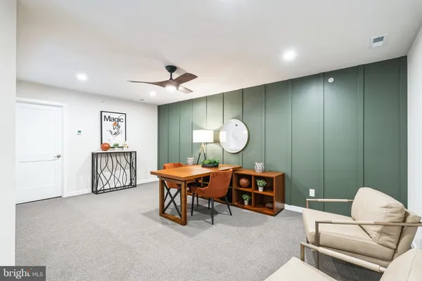 $382,394 | 16 Ivy Lane, Unit 90, Levittown, PA 19055