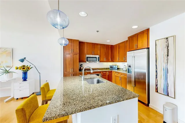 $525,000 | 100 Exchange Street, Unit 501, Providence, RI 02903