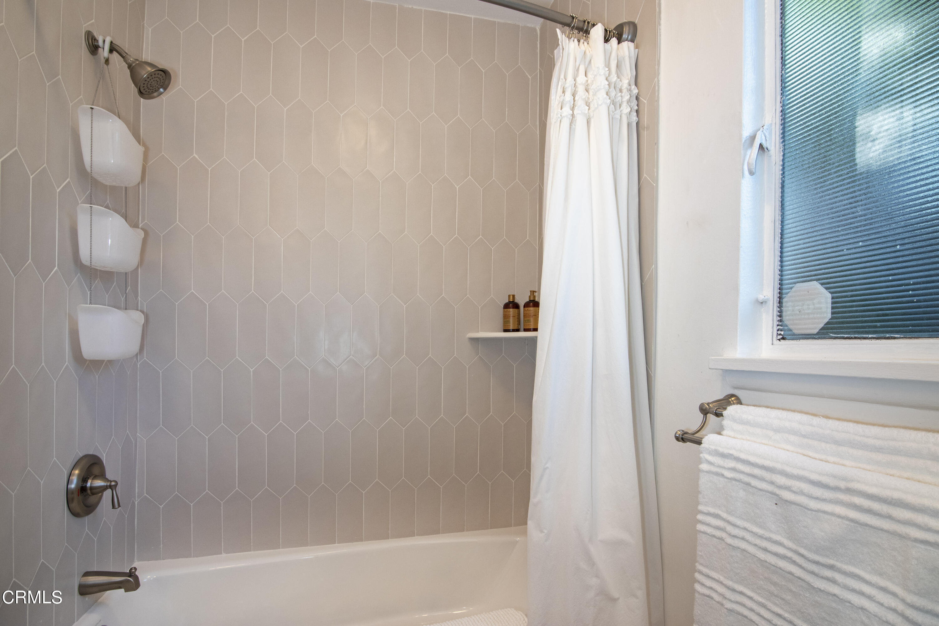 2935 Morningside Street Pasadena, CA 91107 - Photo 23 of 31 a bathroom with a shower