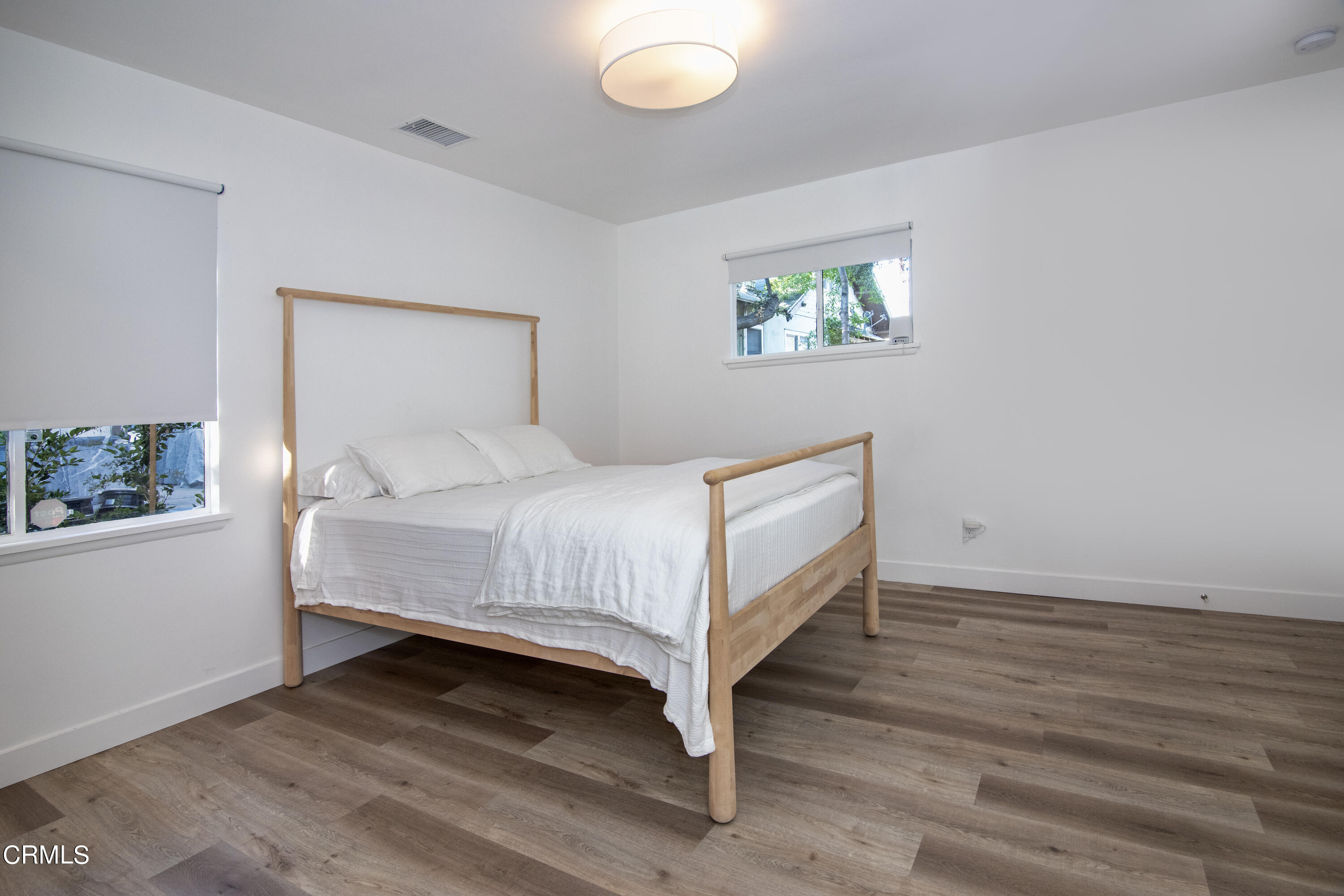 2935 Morningside Street Pasadena, CA 91107 - Photo 5 of 31 a bedroom with a bed and a window