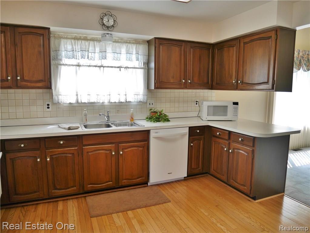 651 Lockport Road Rochester Hills, MI 48307 - Photo 8 of 22