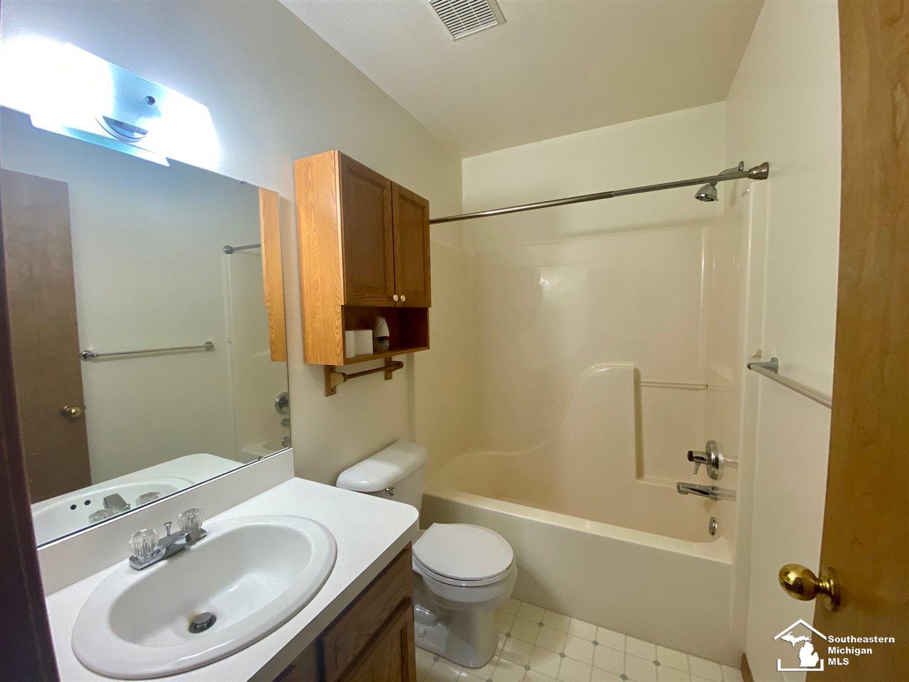 7977 Wiseman Road Lambertville, MI 48144 - Photo 12 of 22 50017082-11.JPG